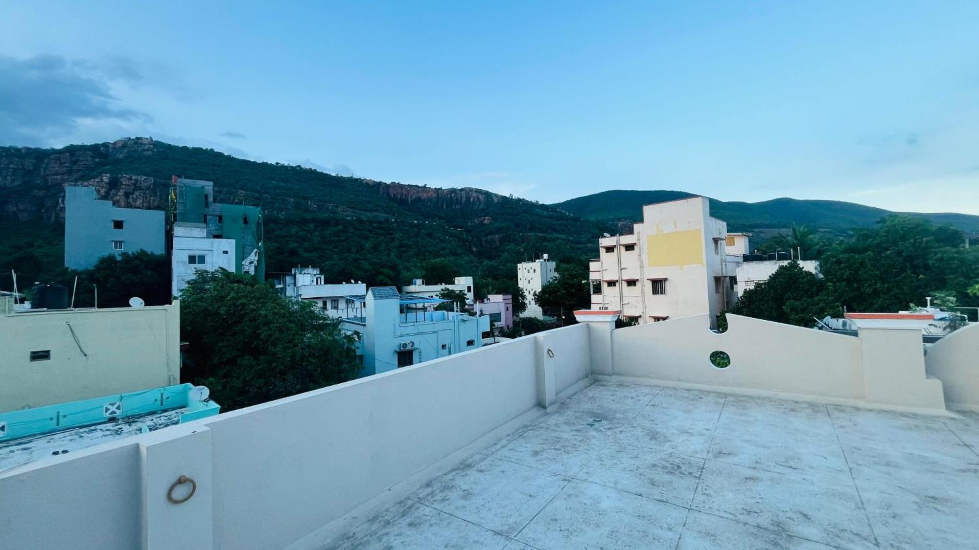 Nanda Mohan Homestay- Luxuries Ac Apartment Close To Alipiri Foothills-Kapila Teertham And Iskcon Temple Tirupati Dış mekan fotoğraf